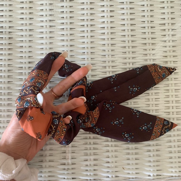 Free People Scrunchie Ribbon - Picture 3 of 3